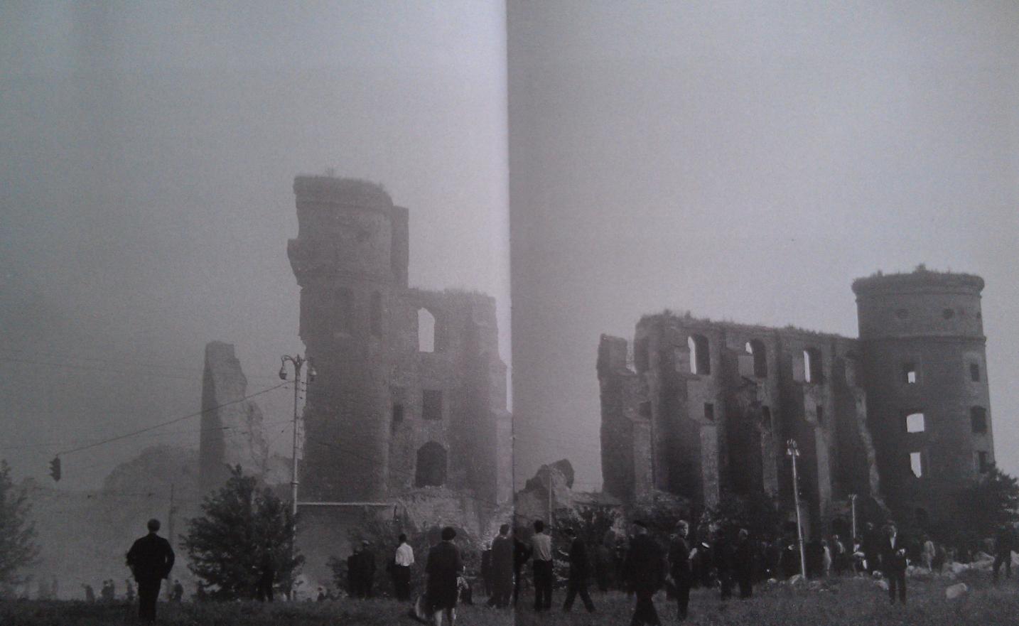 Название: 1967 - взрыв Королевского замка.jpg
Просмотров: 630
Размер: 100.8 Кб
